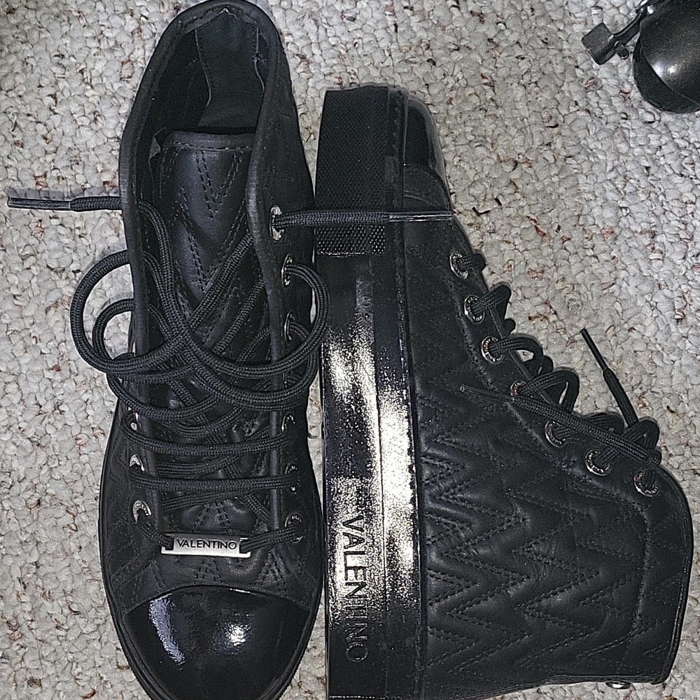 NEW AUTHENTIC Valentino Black leather High Top Sneakers Women's Size US 8. ITALY